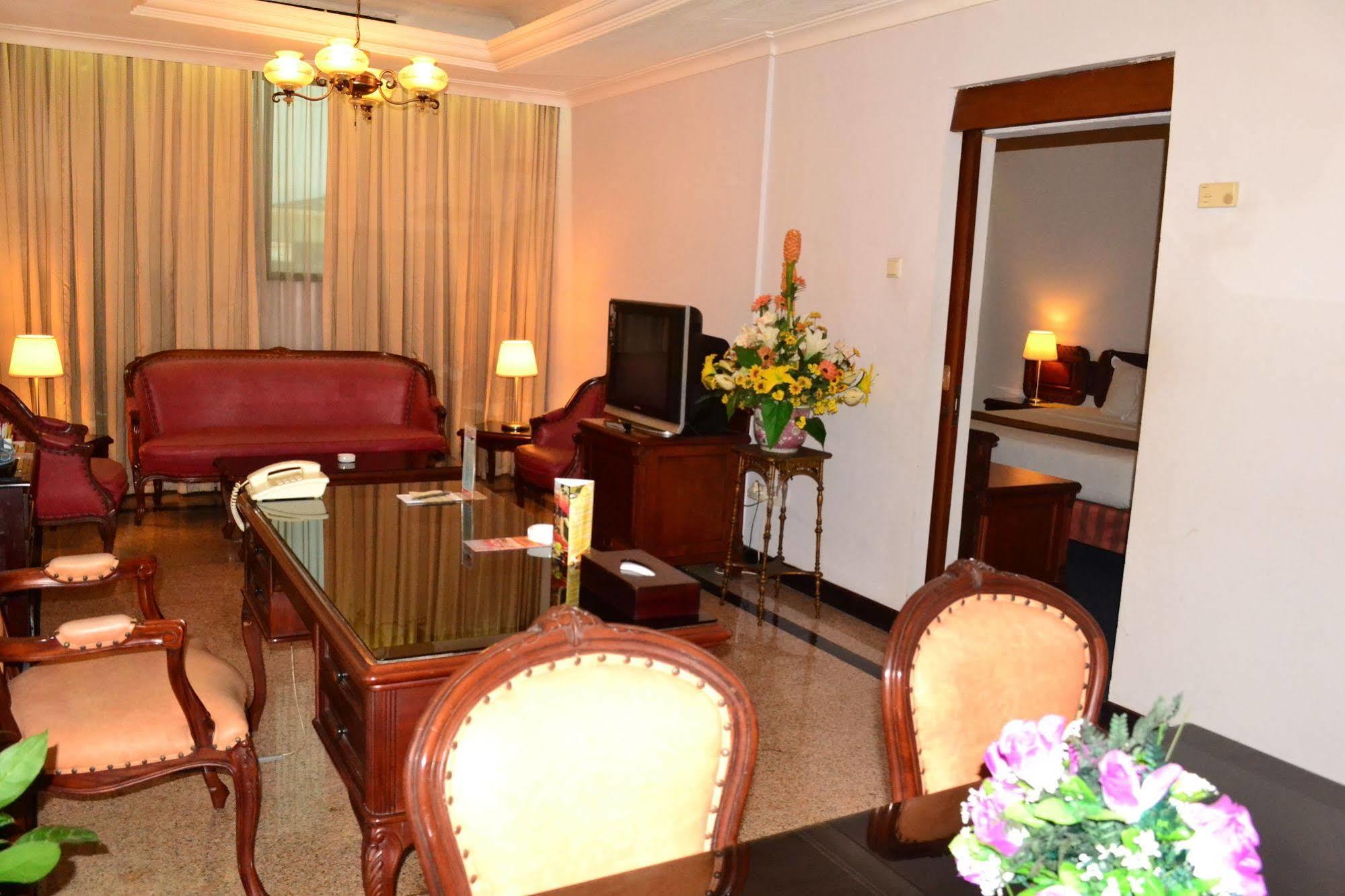 Metro Park View Kota Hotel 4*